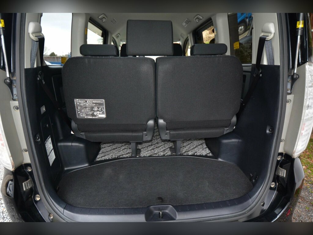 Toyota Voxy 2.0 5dr Black #36