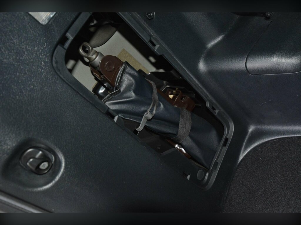 Toyota Voxy 2.0 5dr Black #44