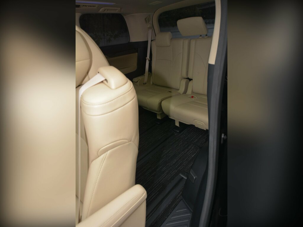 Toyota Alphard   #34