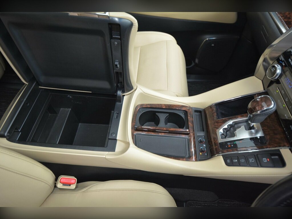 Toyota Alphard   #48