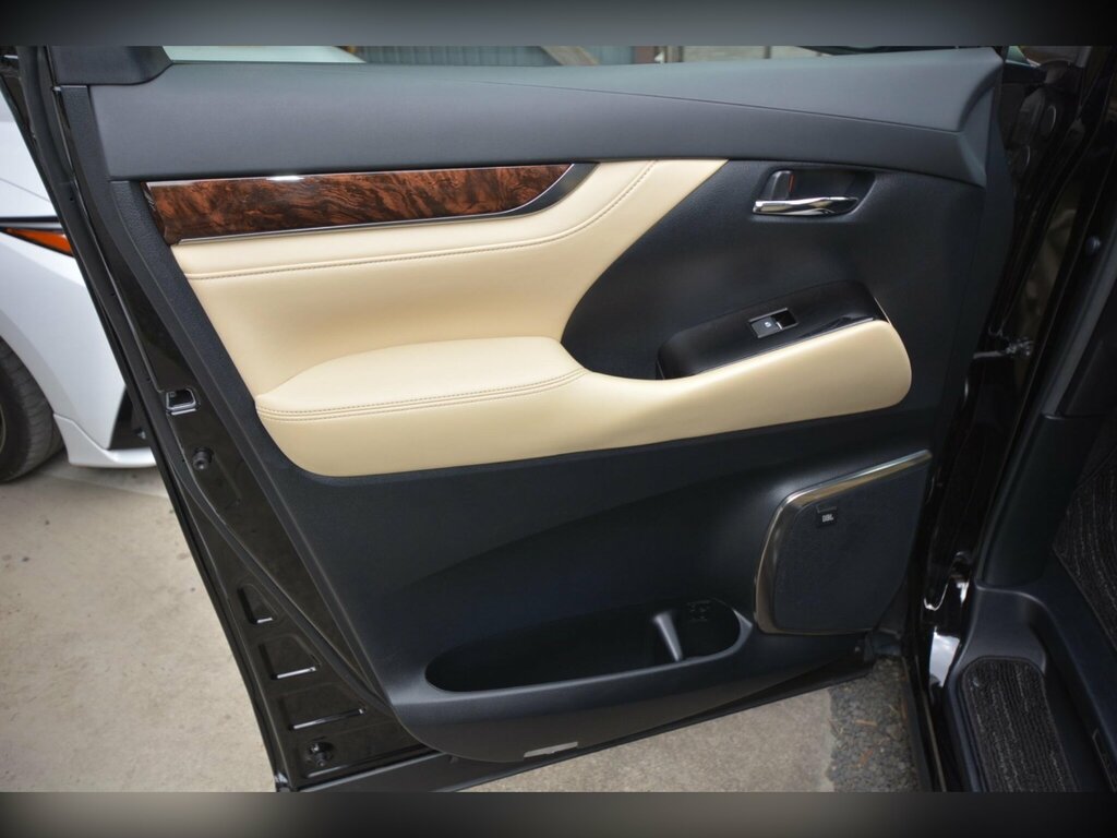 Toyota Alphard   #27
