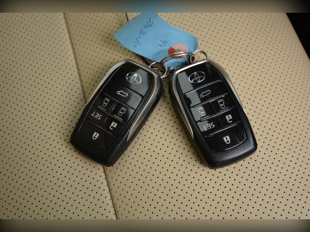 Toyota Alphard   #44