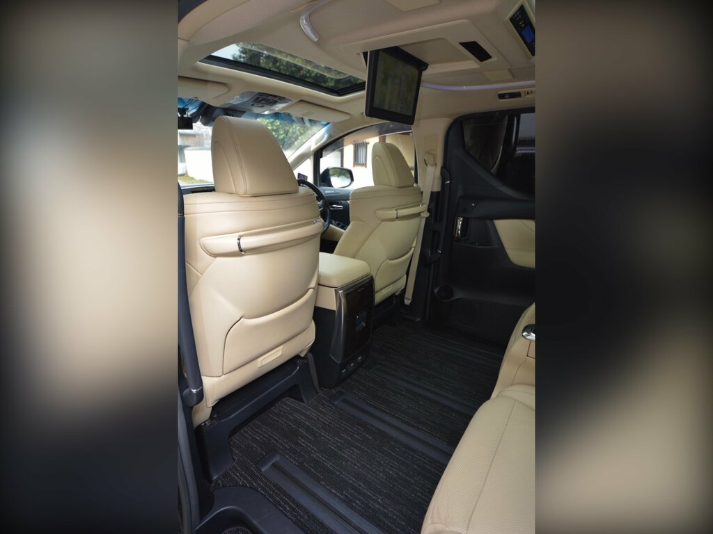 Toyota Alphard   #28