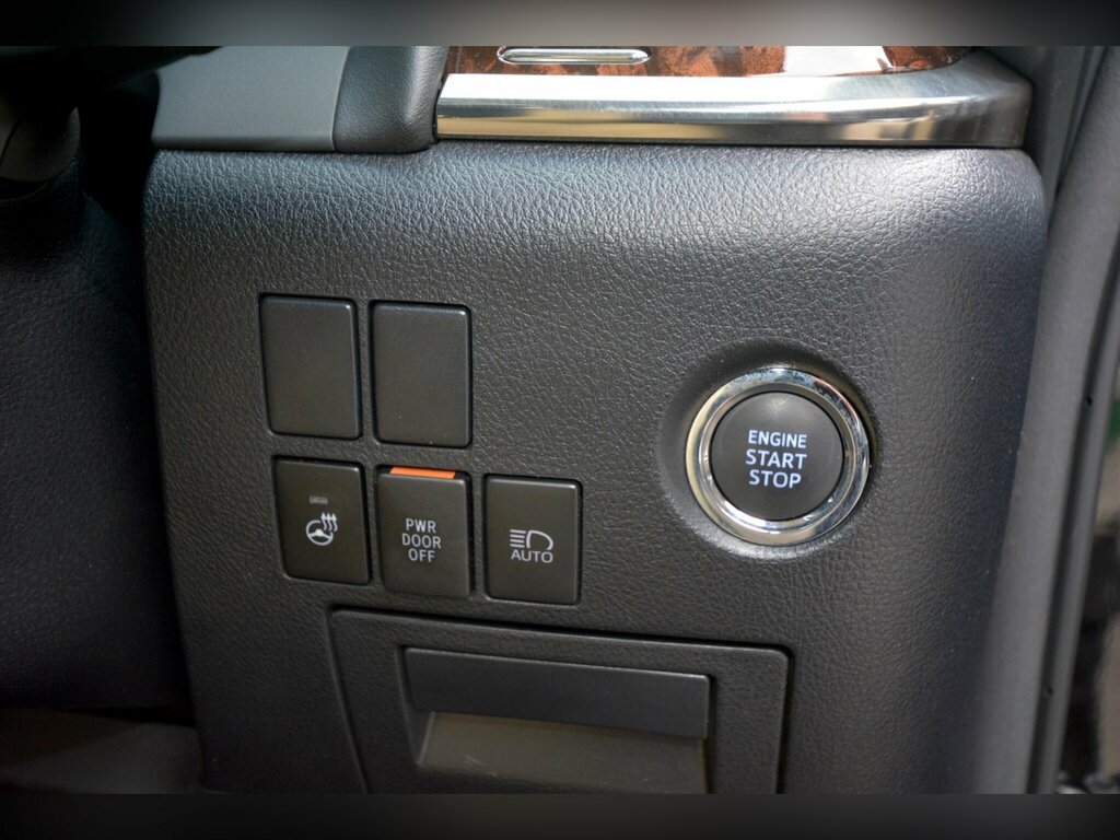 Toyota Alphard   #45