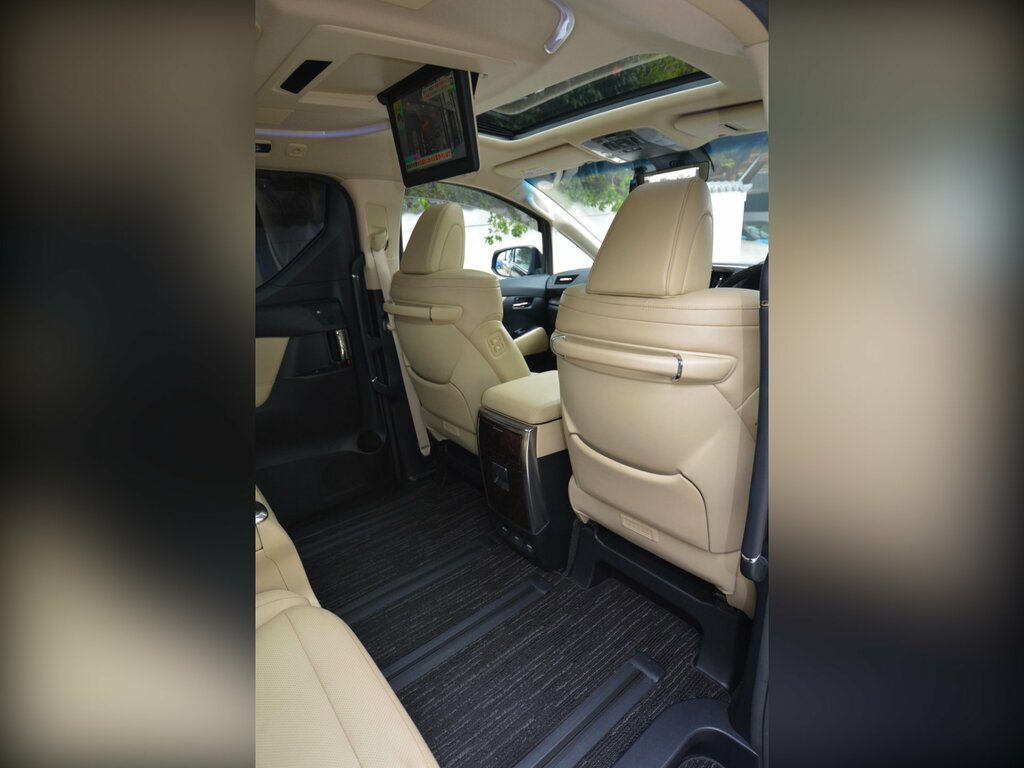 Toyota Alphard   #24