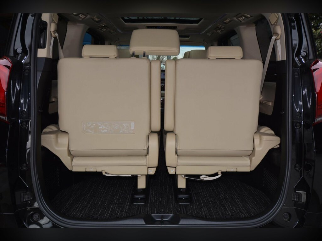 Toyota Alphard   #35