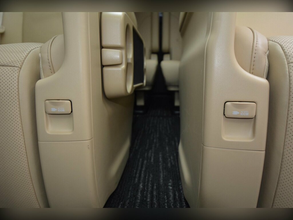 Toyota Alphard   #33