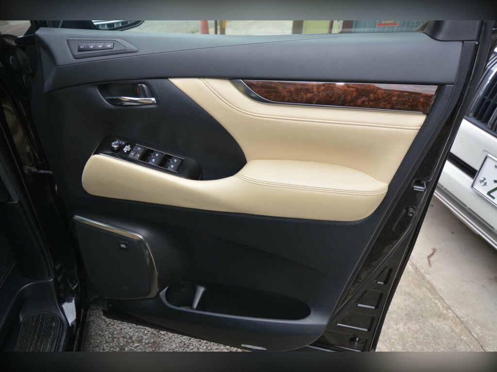 Toyota Alphard   #23