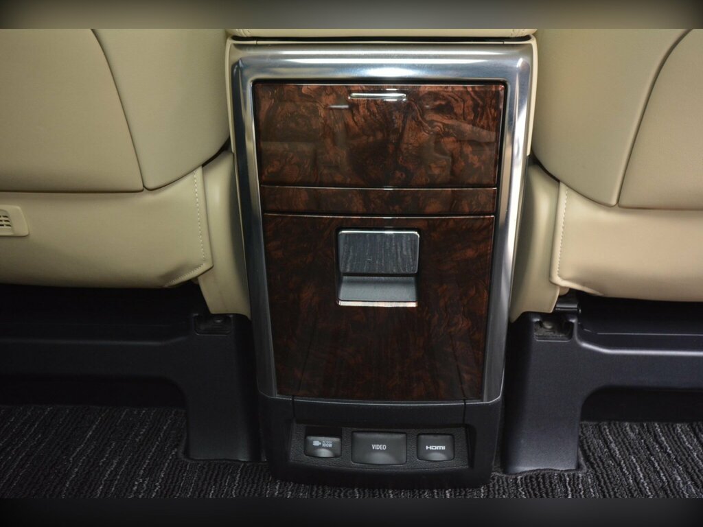 Toyota Alphard   #52