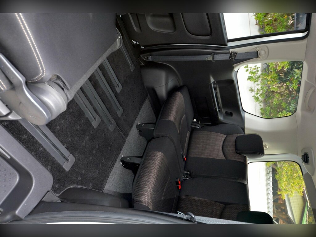 Nissan Serena Hybrid 2.0C , Black , Leather , 8 Seat Black #34