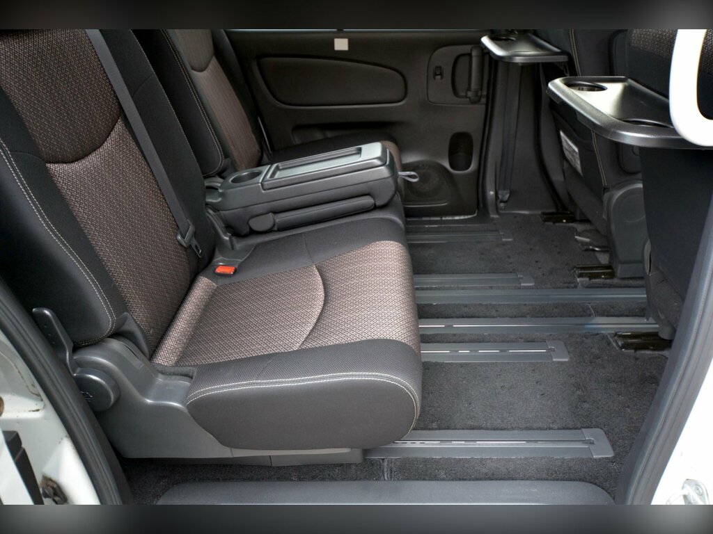 Nissan Serena Hybrid 2.0C , Black , Leather , 8 Seat Black #20