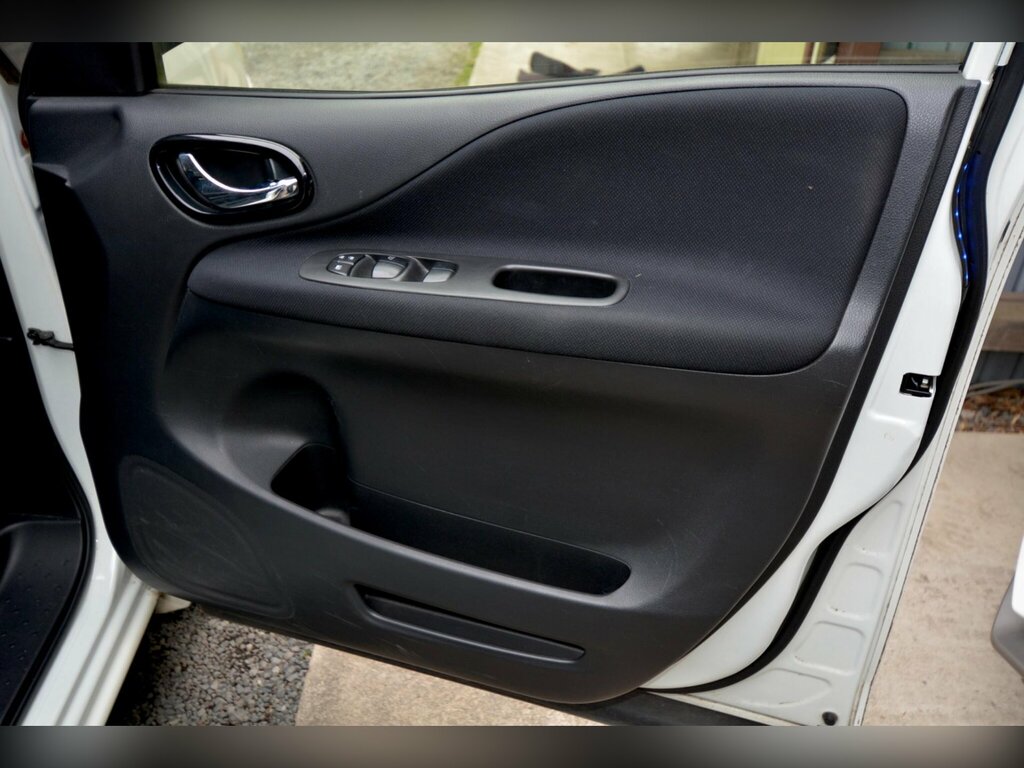 Nissan Serena Hybrid 2.0C , Black , Leather , 8 Seat Black #18