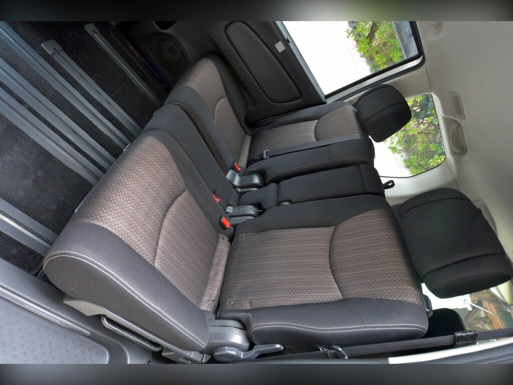 Nissan Serena Hybrid 2.0C , Black , Leather , 8 Seat Black #32