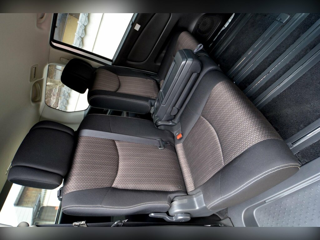 Nissan Serena Hybrid 2.0C , Black , Leather , 8 Seat Black #21
