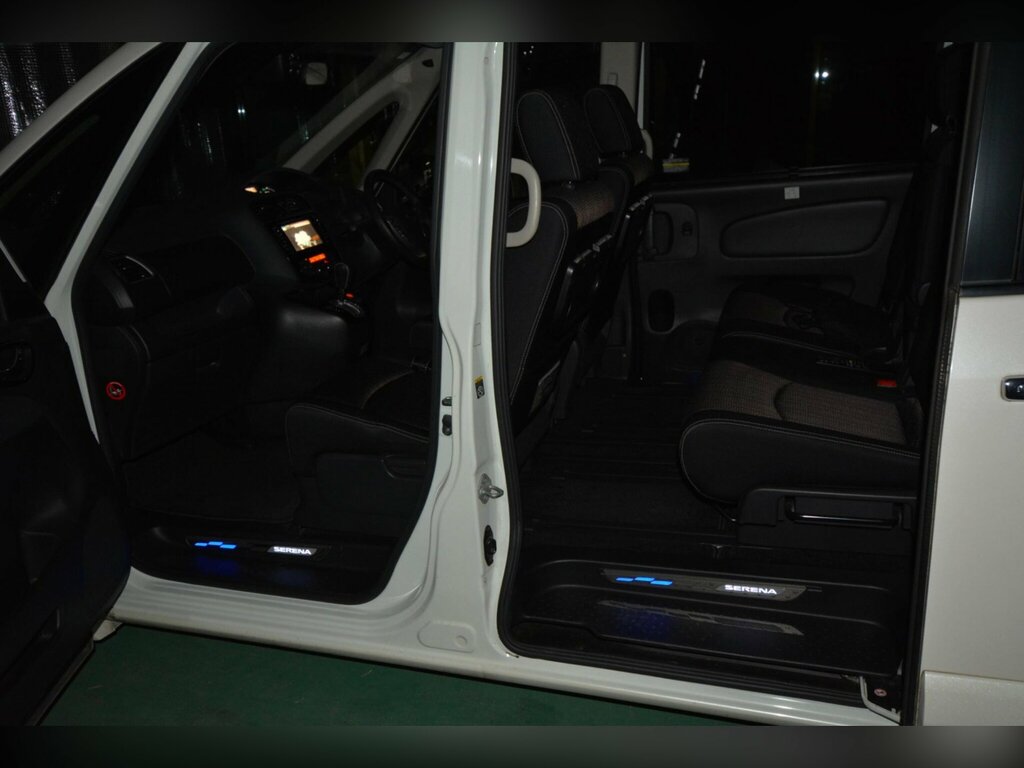 Nissan Serena Hybrid 2.0C , Black , Leather , 8 Seat Black #58