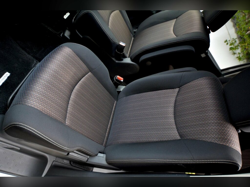Nissan Serena Hybrid 2.0C , Black , Leather , 8 Seat Black #23