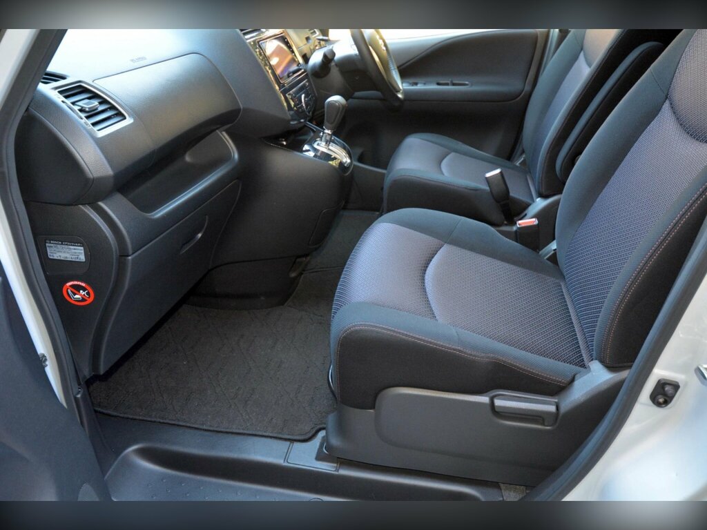 Nissan Serena 2.0 Pure Drive S-hybrid 8 Seats White #30