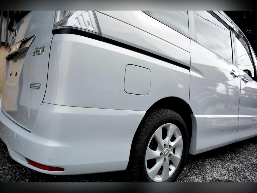 Nissan Serena 2.0 Pure Drive S-hybrid 8 Seats White #9