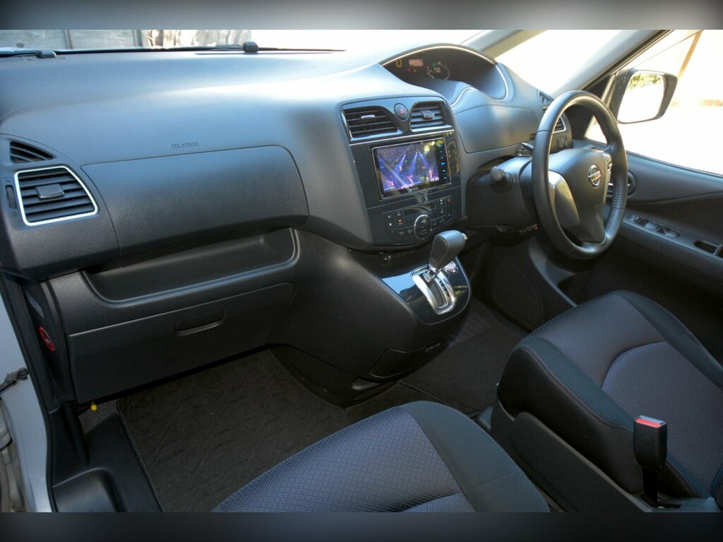 Nissan Serena 2.0 Pure Drive S-hybrid 8 Seats White #26