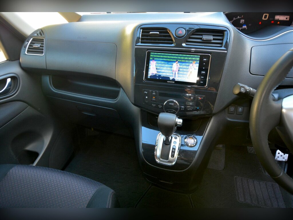Nissan Serena 2.0 Pure Drive S-hybrid 8 Seats White #45