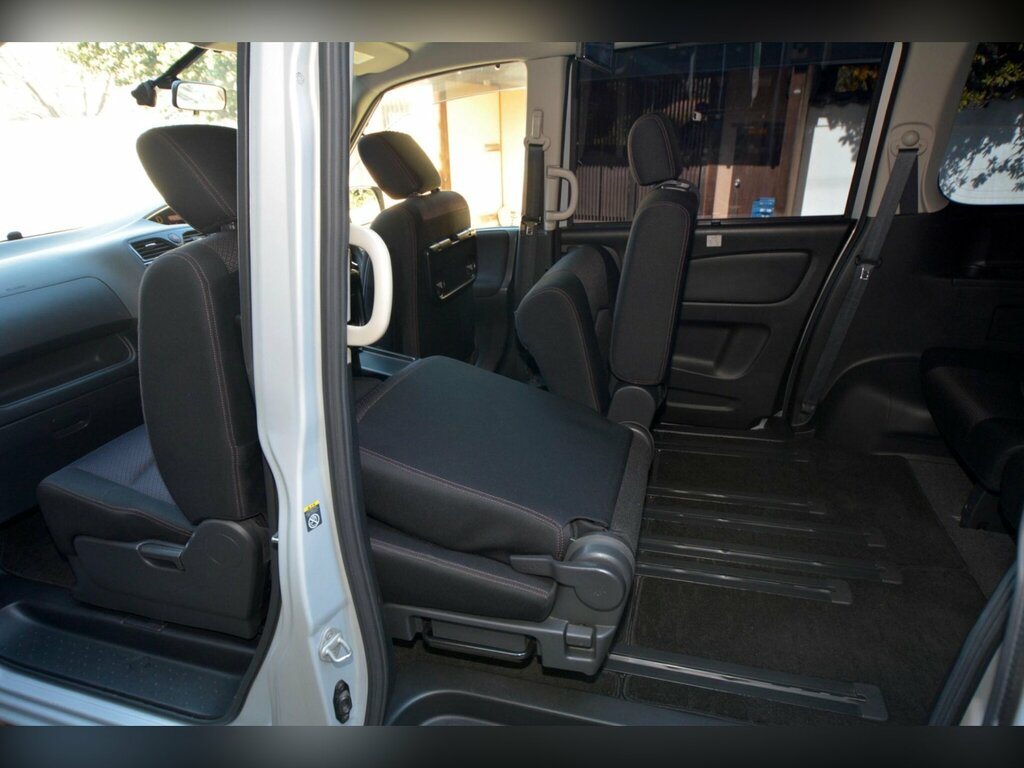 Nissan Serena 2.0 Pure Drive S-hybrid 8 Seats White #33
