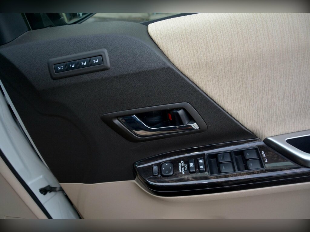 Toyota Alphard Mpv Silver #47