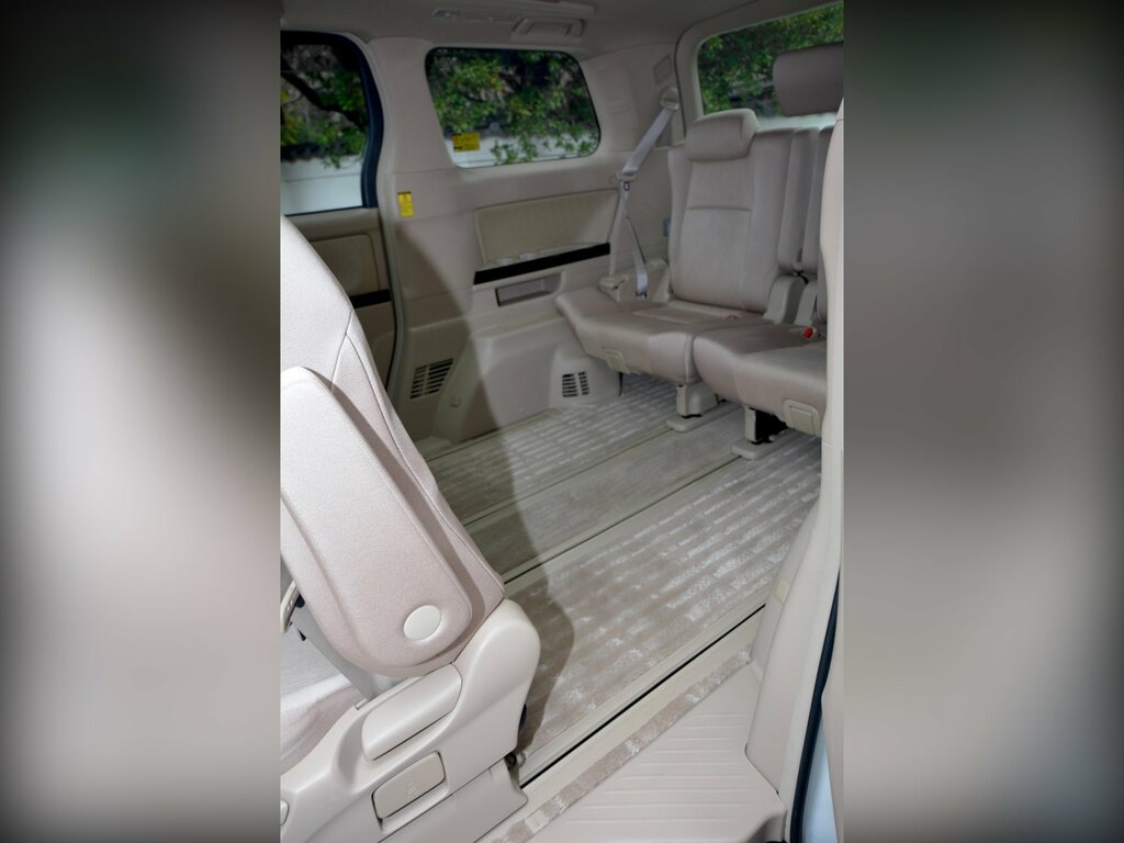 Toyota Alphard Mpv Silver #34