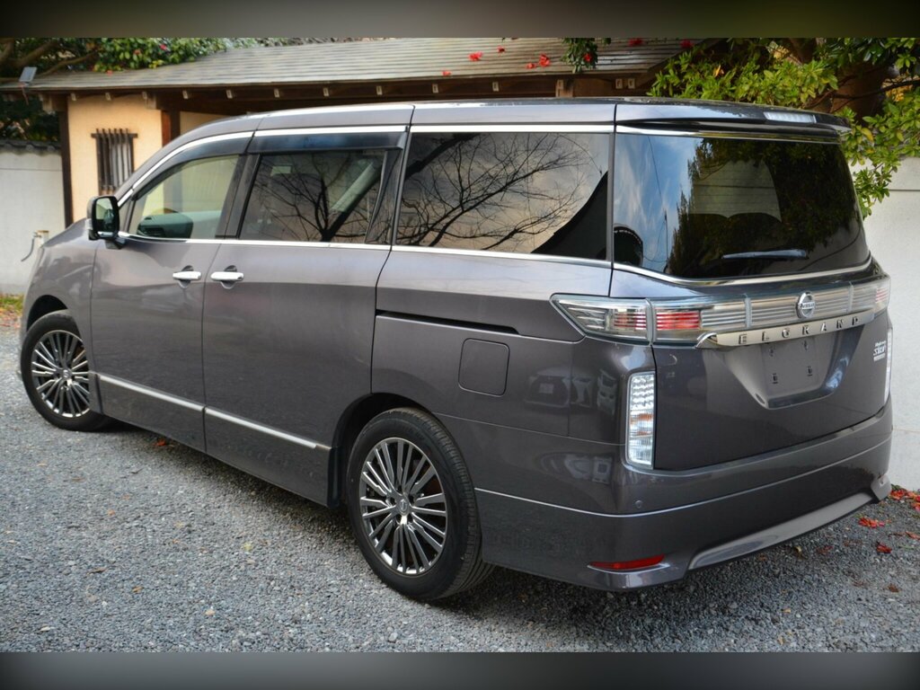 Nissan Elgrand Mpv 3.5 V6 Highway Star Premium Facelift E52 2015 White #8