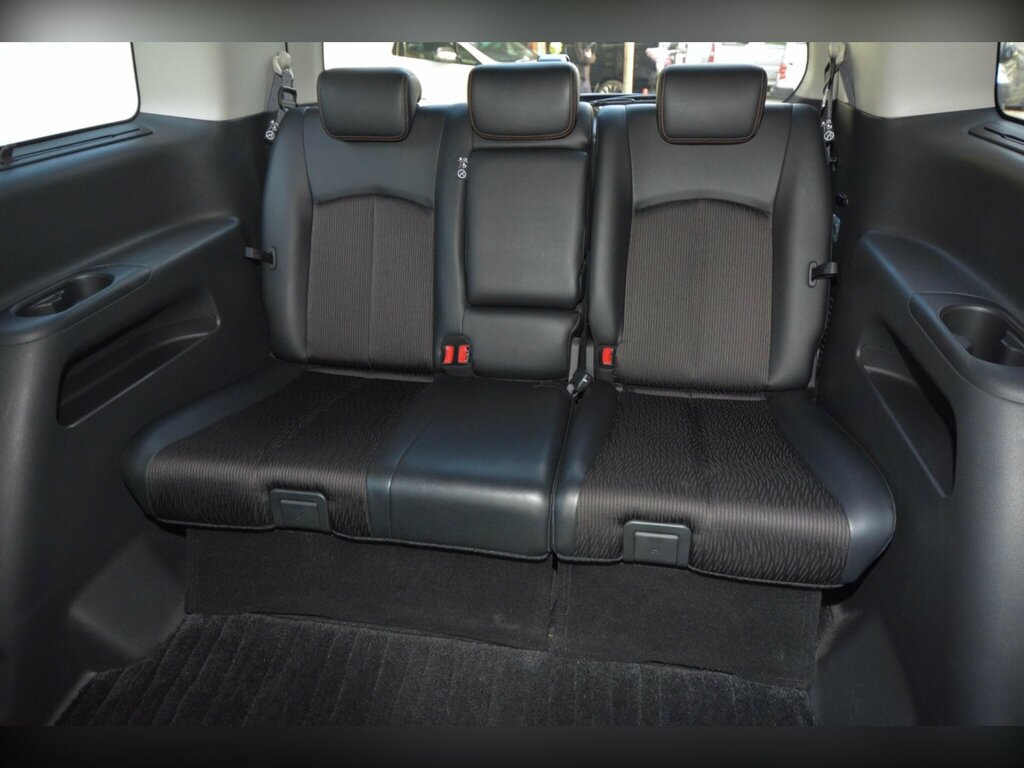 Nissan Elgrand Mpv 3.5 V6 Highway Star Premium Facelift E52 2015 White #32