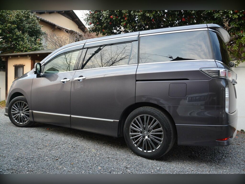Nissan Elgrand Mpv 3.5 V6 Highway Star Premium Facelift E52 2015 White #9