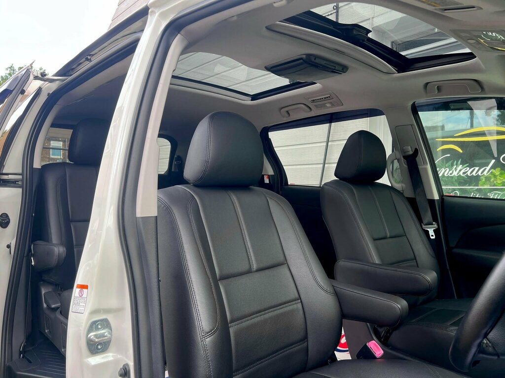 Toyota Estima 2.4 Aeras -Twin Sunroof-leather White #2