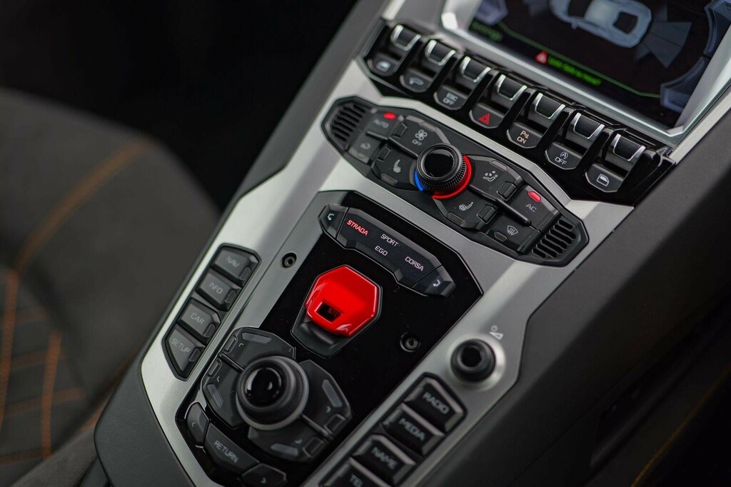Lamborghini Aventador S #24