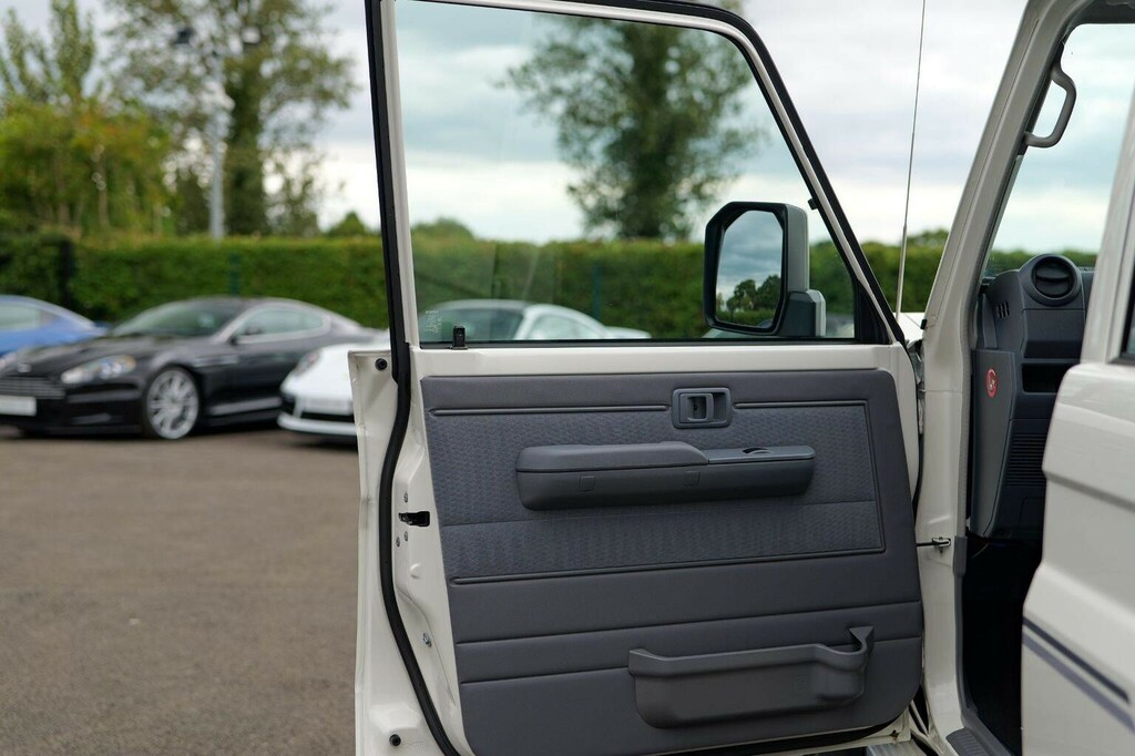 Toyota Land Cruiser Automatic Grey #30