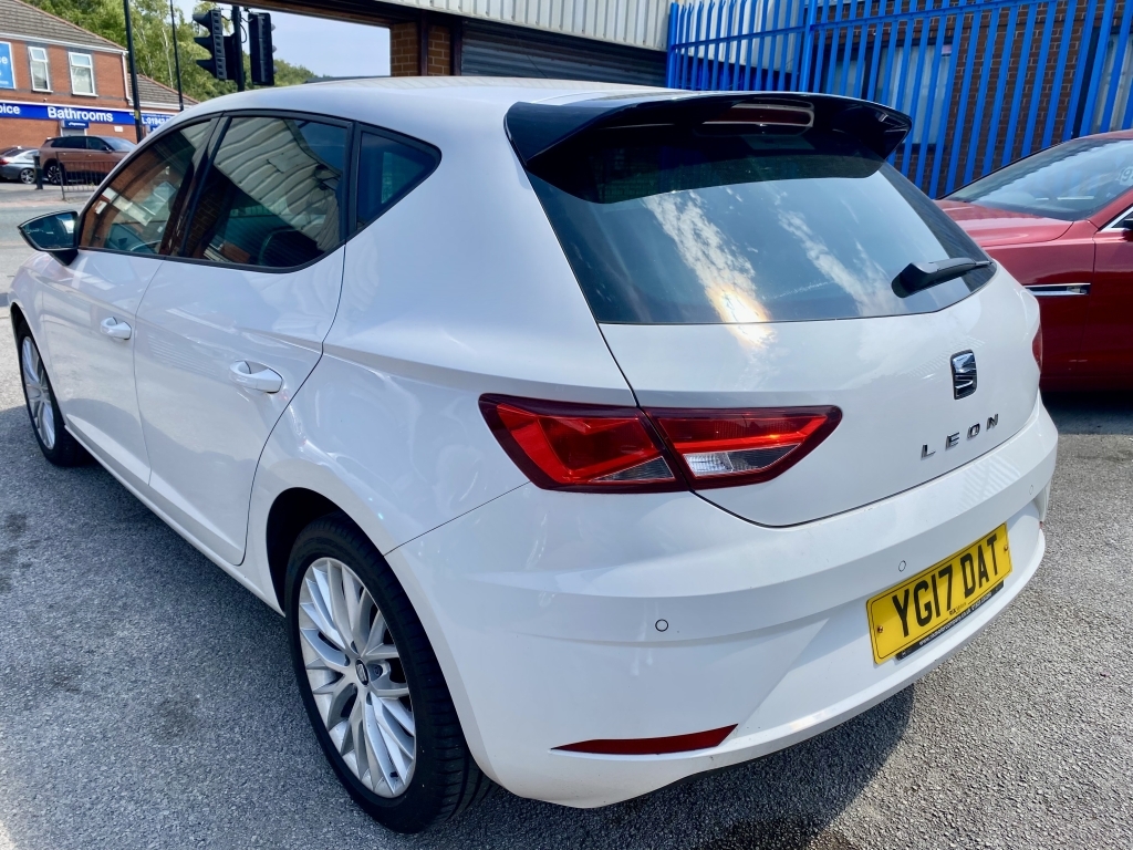 Seat Leon Hatchback 1.2 Tsi Se Dynamic Technology YG17DAT White #2