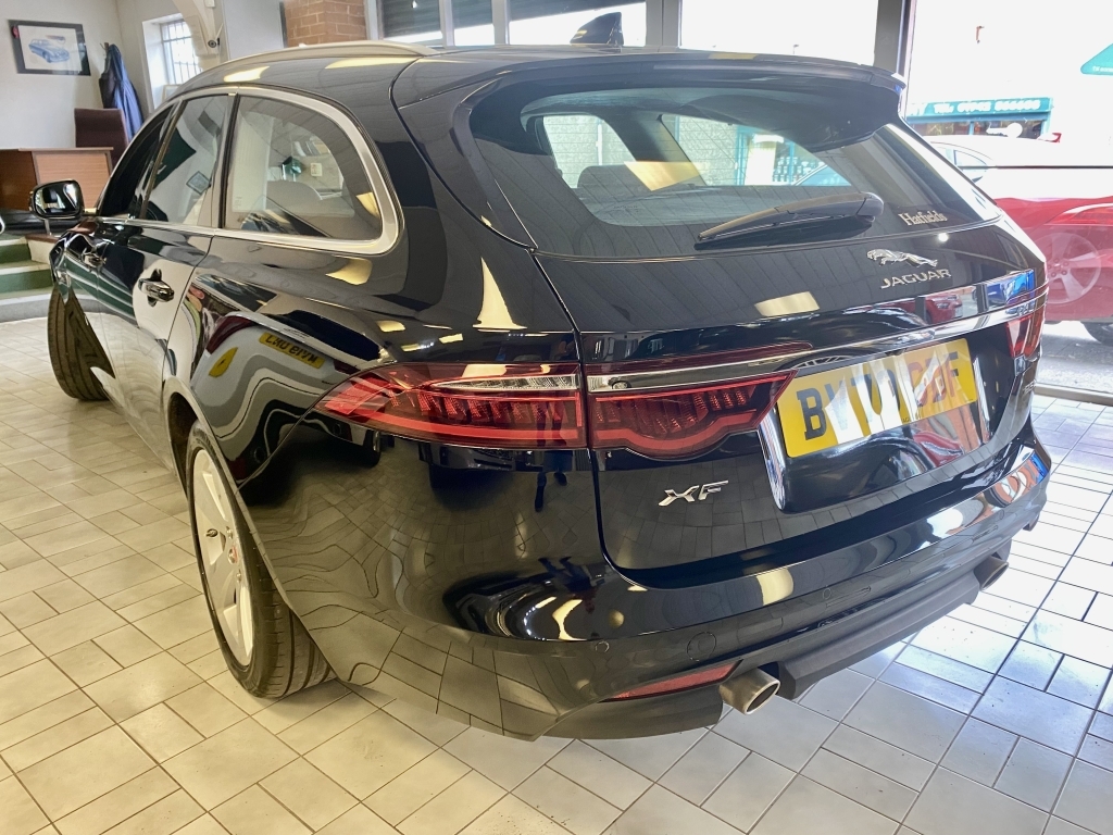 Jaguar XF Estate 2.0 Portfolio Black #4