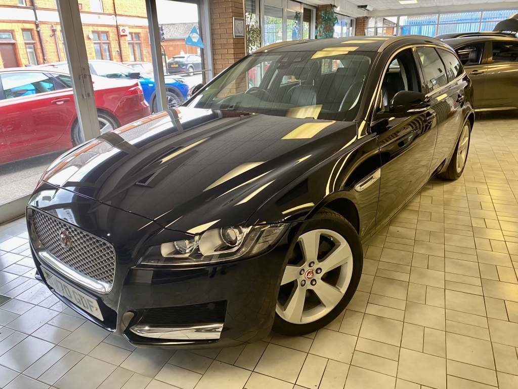 Jaguar XF Estate 2.0 Portfolio Black #5