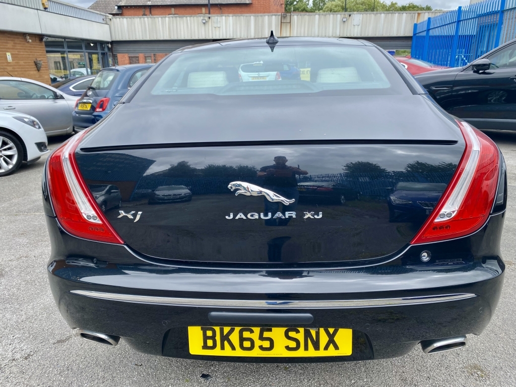 Jaguar XJ 3.0 D V6 Portfolio Black #6