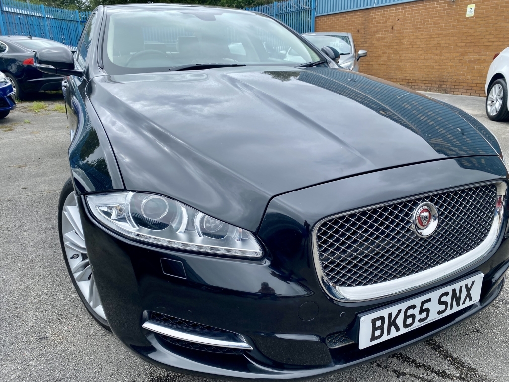 Jaguar XJ 3.0 D V6 Portfolio Black #2