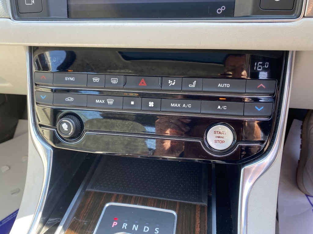 Jaguar XF V6 S 300 4-Door 1 Owner From New 10 Jag Services S Black #20
