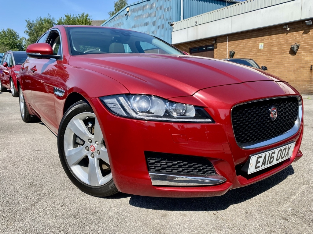 Jaguar XF 2.0 Portfolio Red