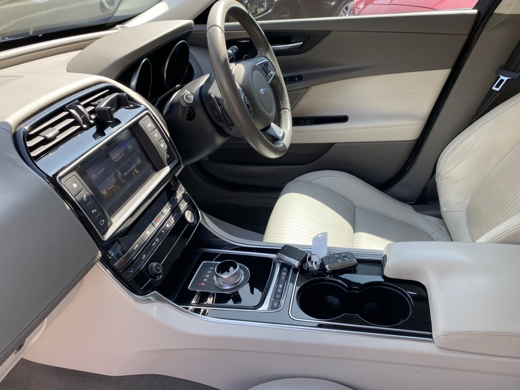 Jaguar XE R-sport Blue #9