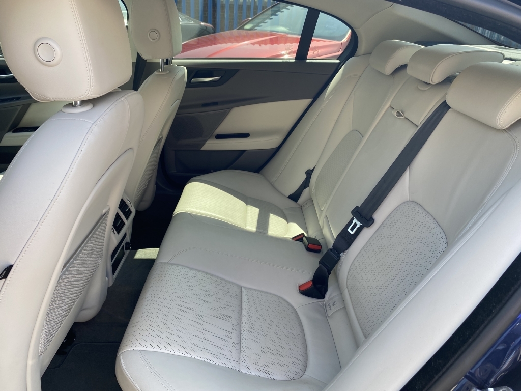 Jaguar XE R-sport Blue #12