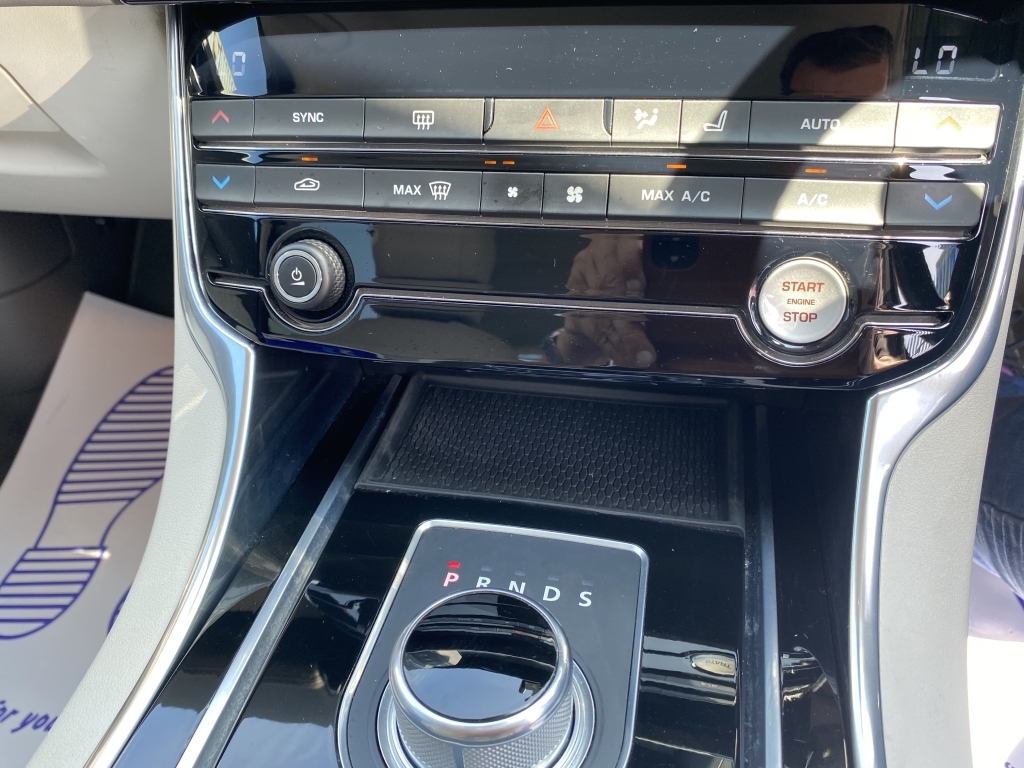 Jaguar XE R-sport Blue #20