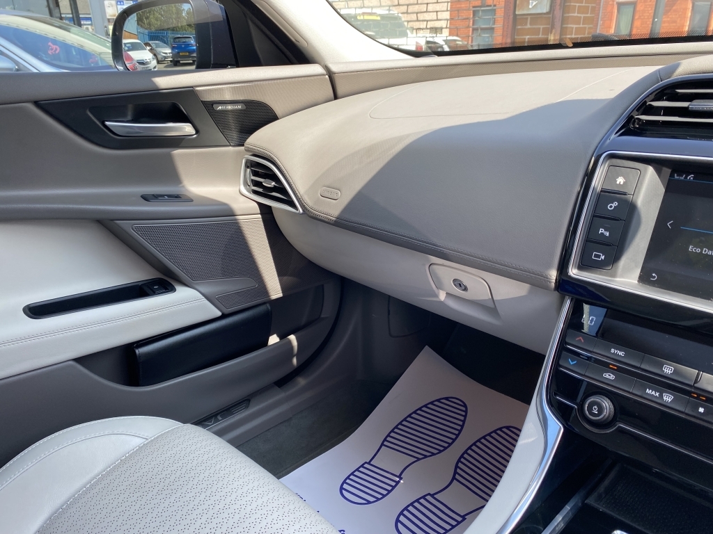 Jaguar XE R-sport Blue #29