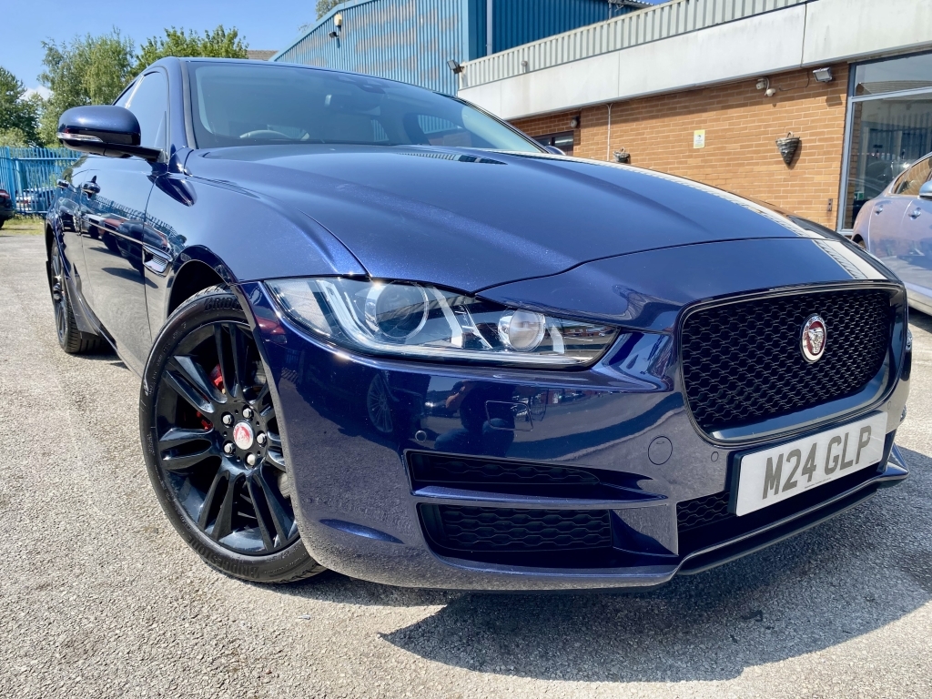 Jaguar XE 2.0 Portfolio Blue