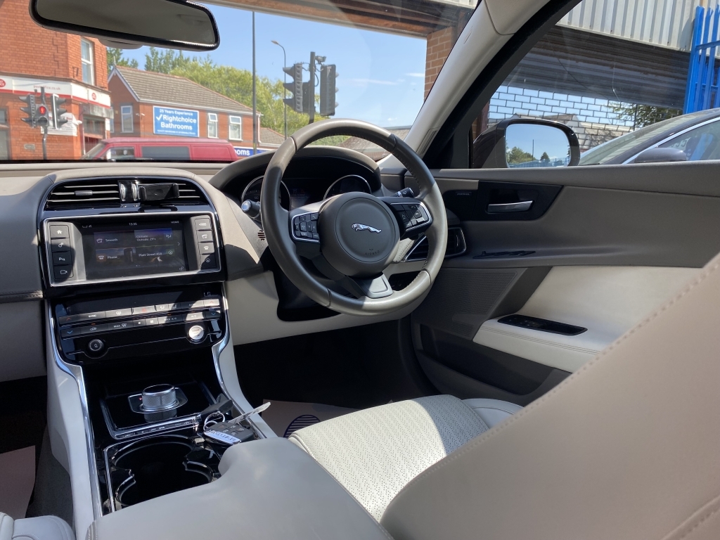 Jaguar XE R-sport Blue #11