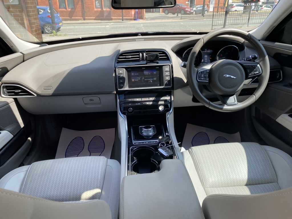 Jaguar XE R-sport Blue #10