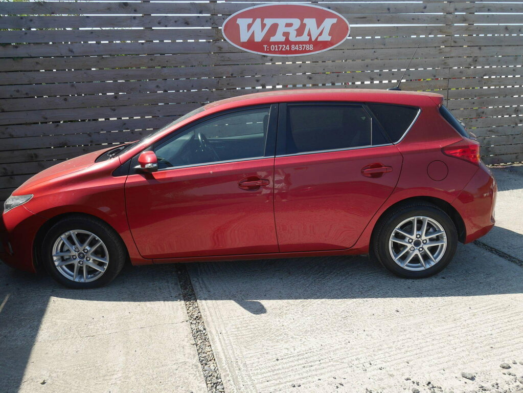 Toyota Auris 1.33 Dual Vvt-i Icon Plus Hatchback Man SA64BVL Red #5