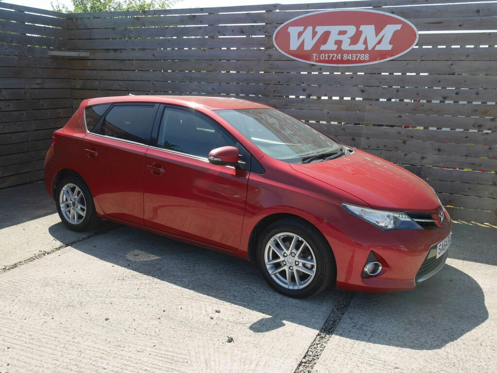 Toyota Auris 1.33 Dual Vvt-i Icon Plus Hatchback Man SA64BVL Red #2