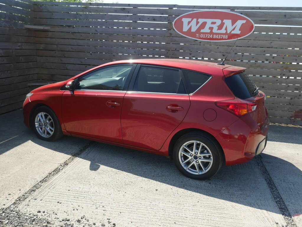 Toyota Auris 1.33 Dual Vvt-i Icon Plus Hatchback Man SA64BVL Red #6